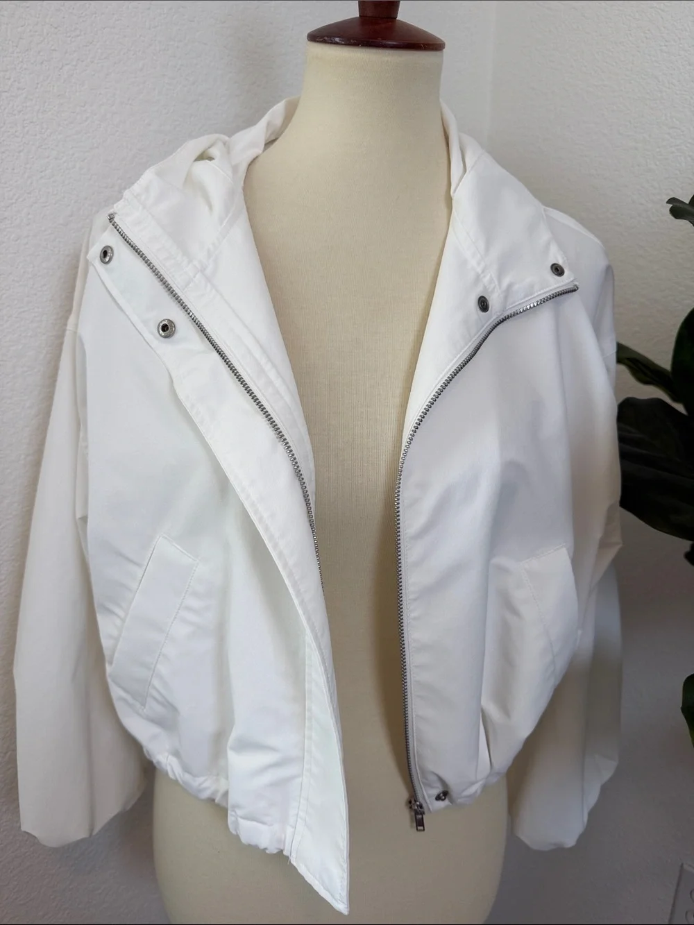 GU White Hooded Jacket - Picture 1 of 6